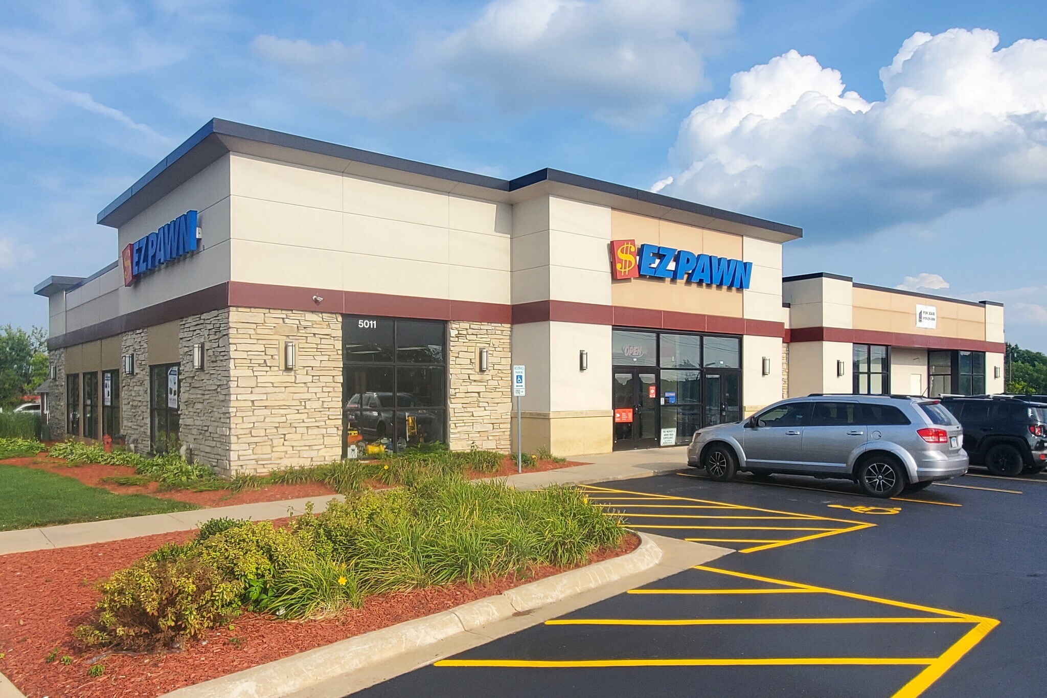 5011 E State St, Rockford, IL for lease Building Photo- Image 1 of 3