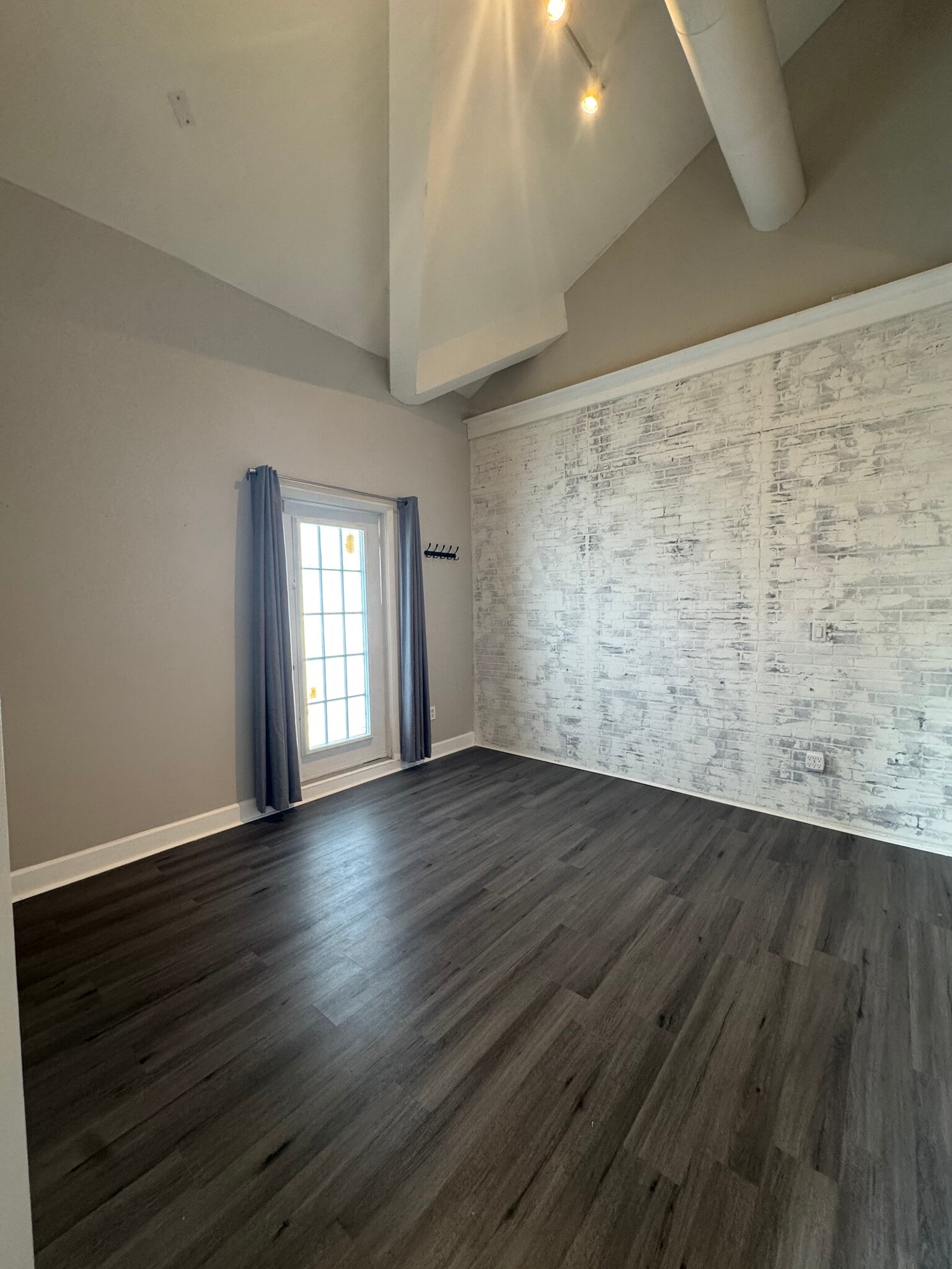 Office/Medical in Palm Harbor, FL for lease Interior Photo- Image 1 of 3