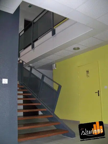 Office in Chartres for lease - Interior Photo - Image 2 of 4