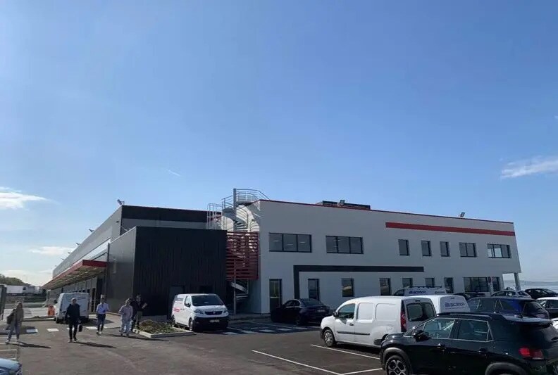 Industrial in Vitrolles for lease - Building Photo - Image 2 of 4