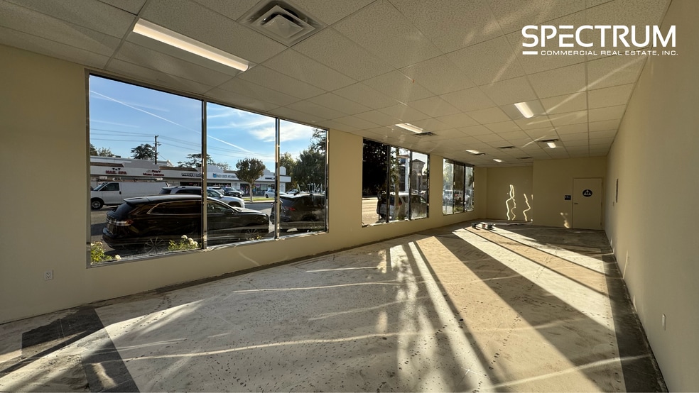 19001-19015 Ventura Blvd, Tarzana, CA for lease - Building Photo - Image 2 of 3