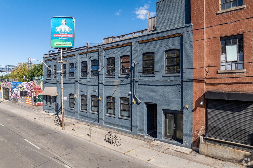2480 Dundas St W, Toronto, ON for sale - Building Photo - Image 3 of 55
