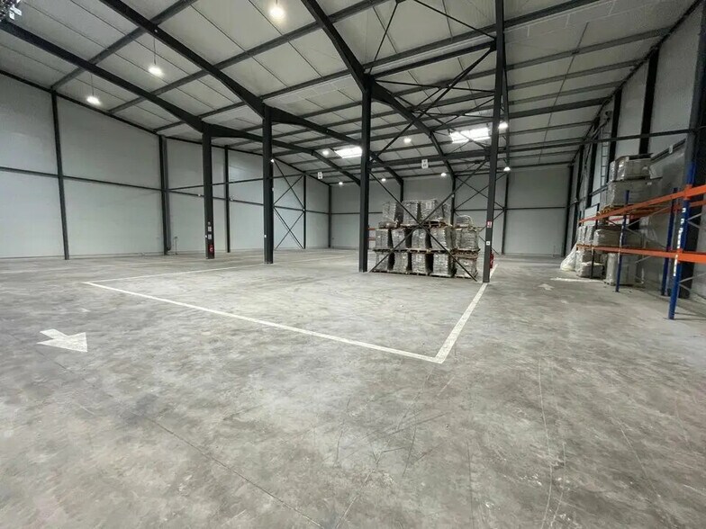 Office in Avignon for lease - Building Photo - Image 3 of 8