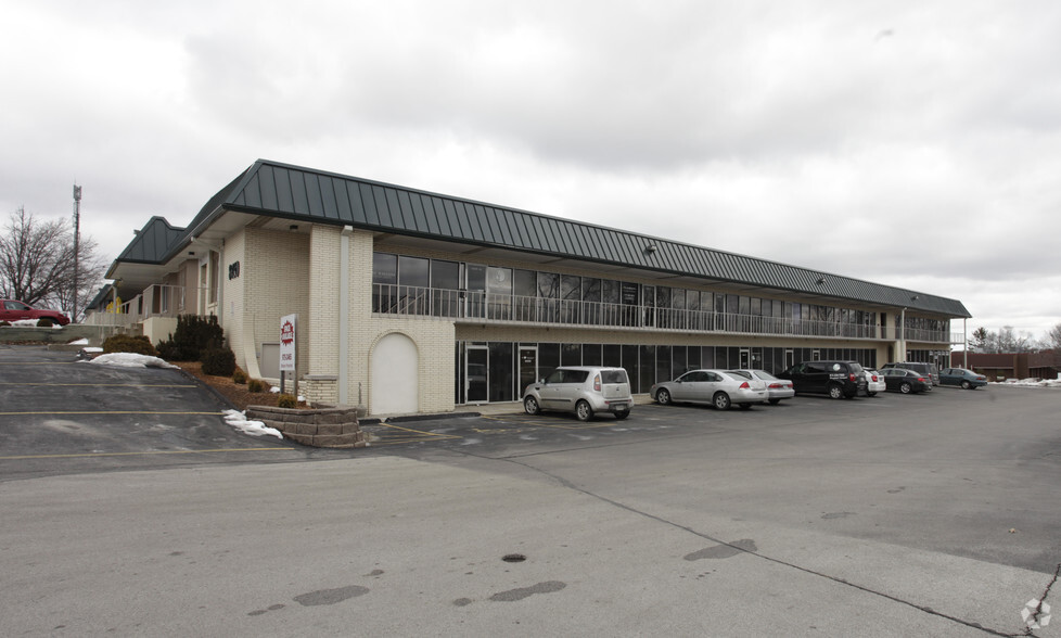 8450 Hickman Rd, Clive, IA for sale - Primary Photo - Image 1 of 1