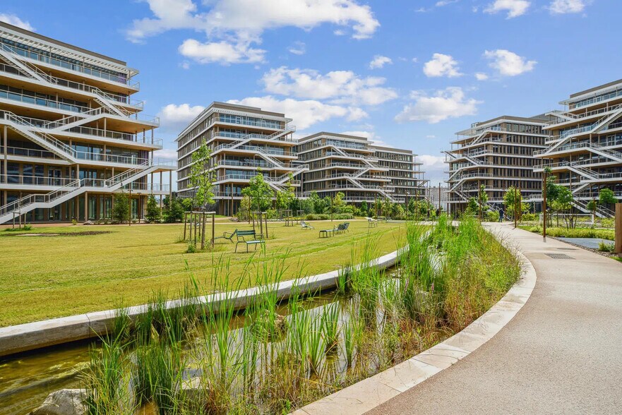 1 Place Des Papeteries, Nanterre for lease - Building Photo - Image 2 of 9