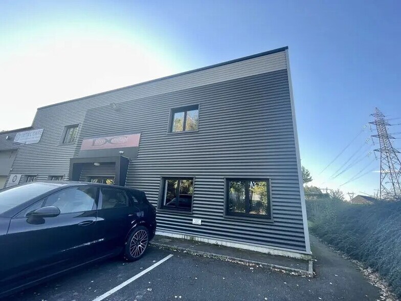 Office in Saint-Jean-du-Cardonnay for lease - Building Photo - Image 2 of 9