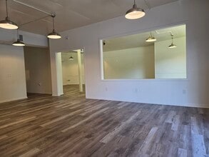 1330 Avenue N, Huntsville, TX for lease Interior Photo- Image 1 of 12