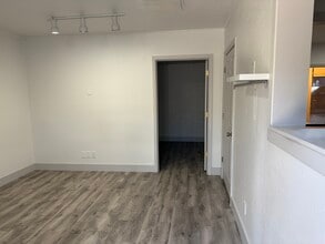 800-810 W State St, Garland, TX for lease Building Photo- Image 1 of 9