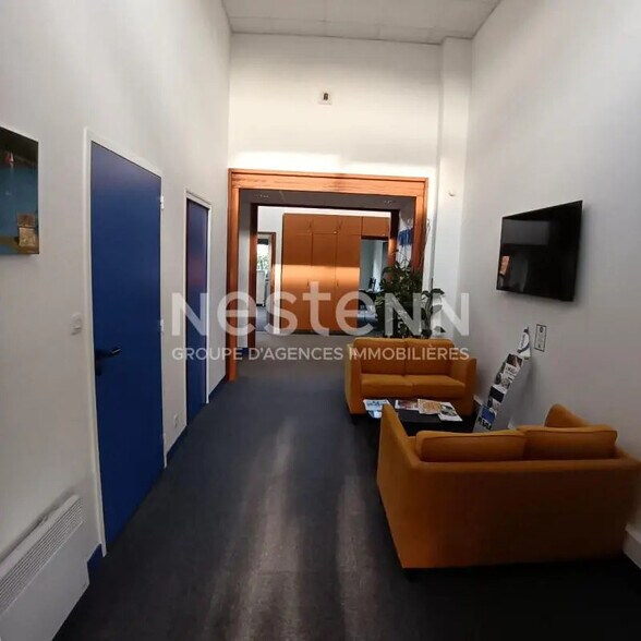 Office in Vannes for lease - Interior Photo - Image 3 of 4