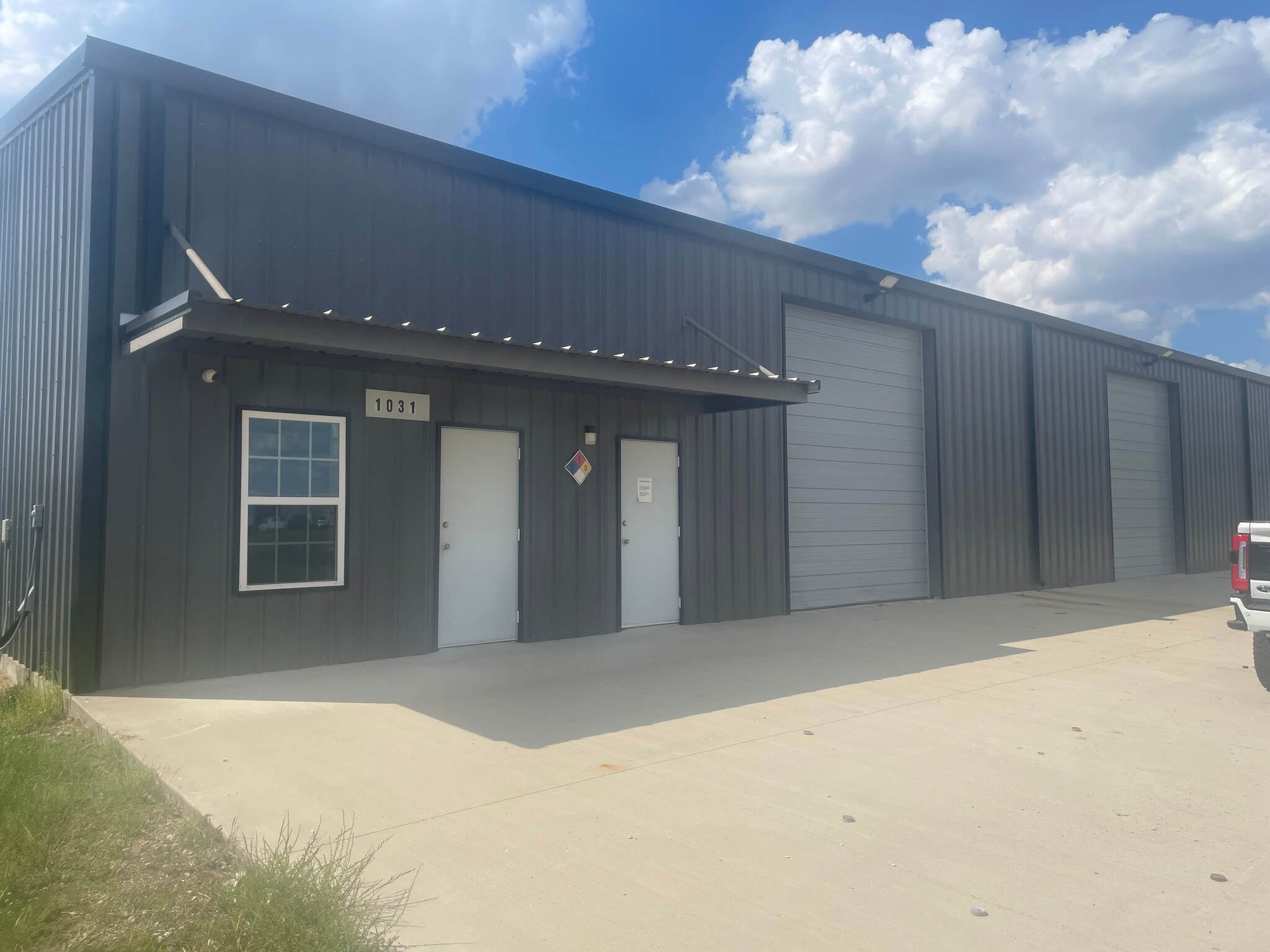 1031 Sales Dr, Waxahachie, TX for lease Building Photo- Image 1 of 5