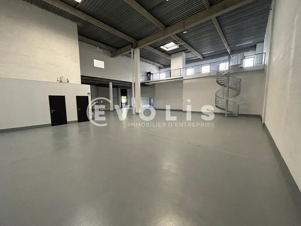Location Bureaux 80 m² à 3 912 m² - Photo 1