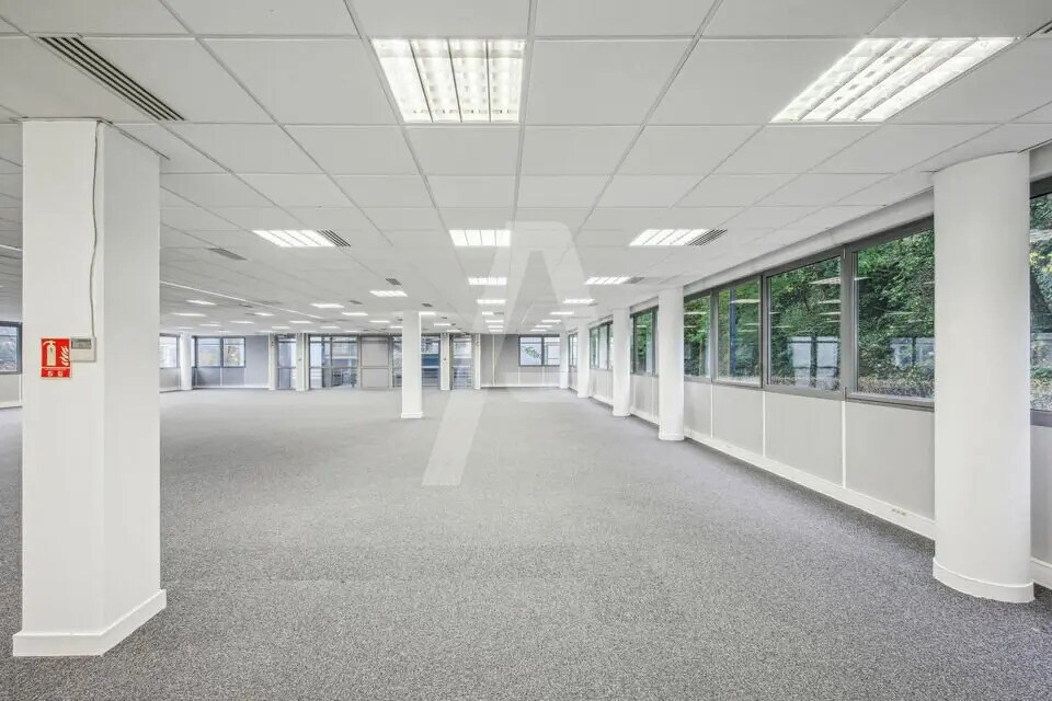 Office in Orsay for lease Building Photo- Image 1 of 13