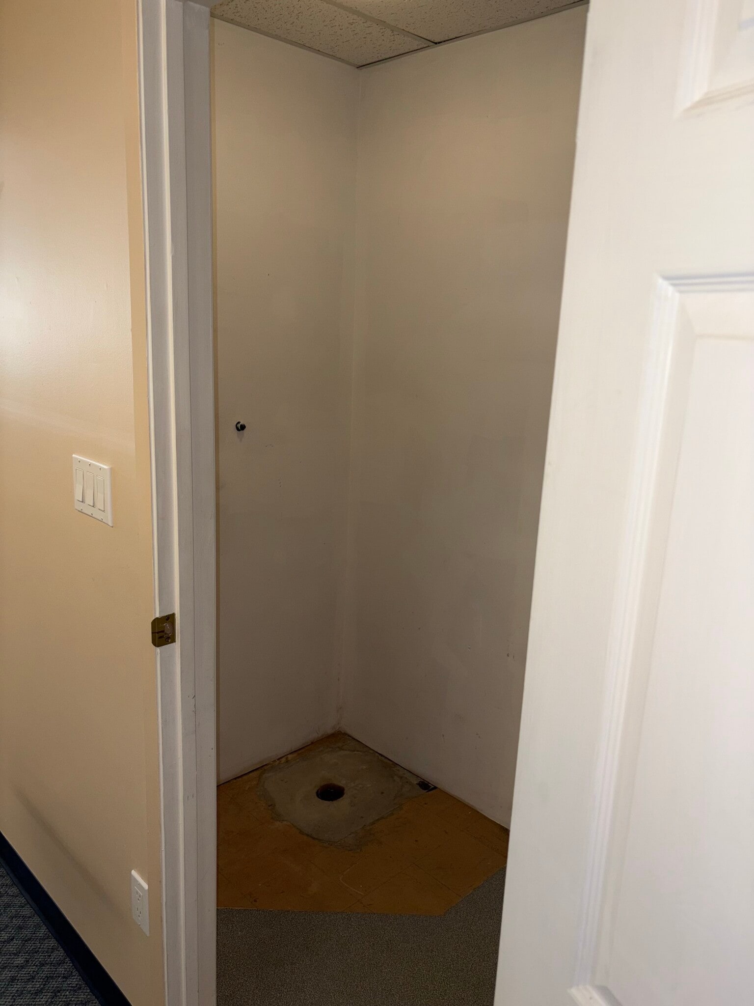 1900-1950 Lonsdale Ave, North Vancouver, BC for lease Interior Photo- Image 1 of 7