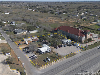 More details for 1820 10th St, Floresville, TX - Retail for Sale