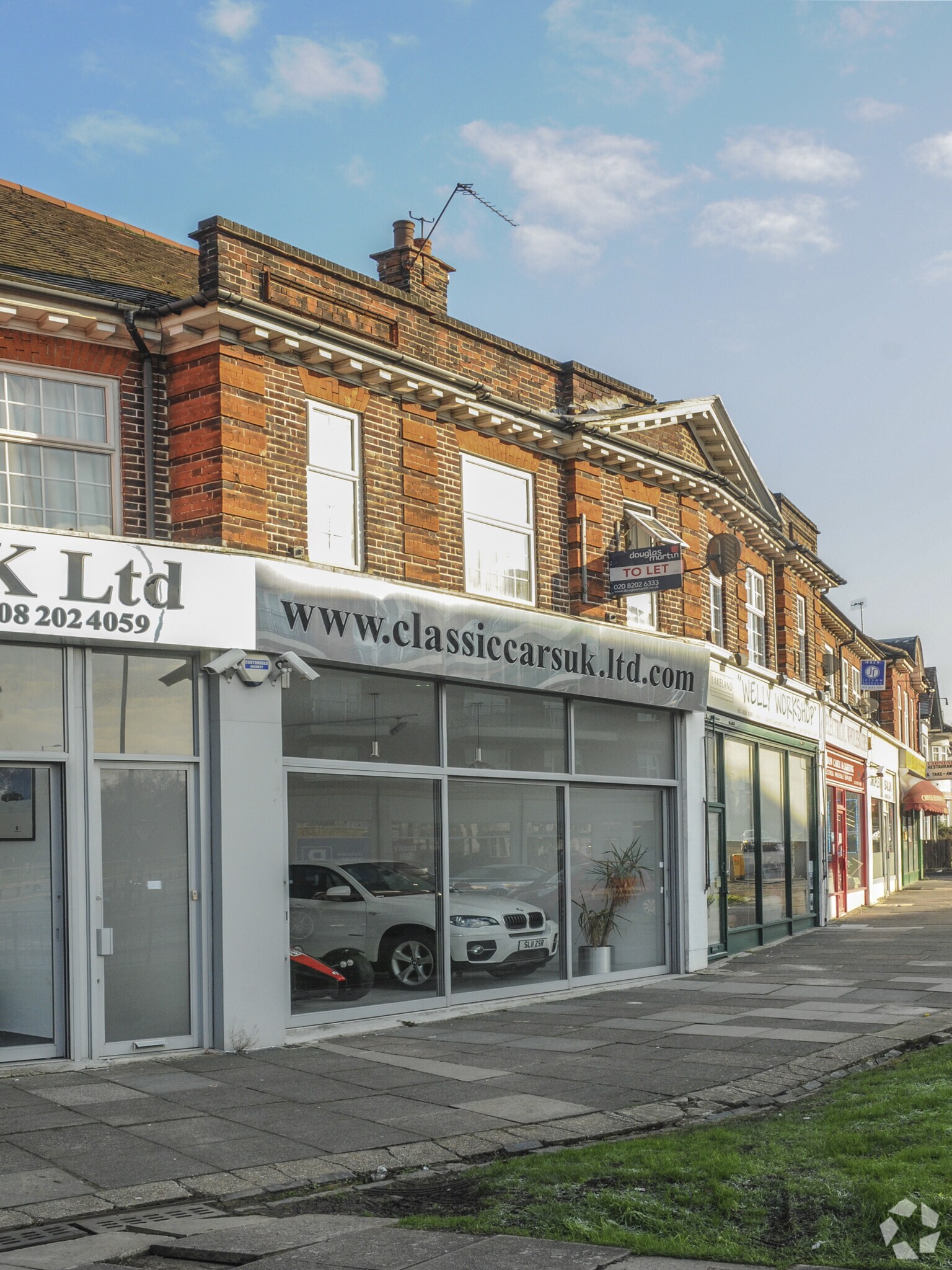 76 Greyhound Hl, London for sale Primary Photo- Image 1 of 1