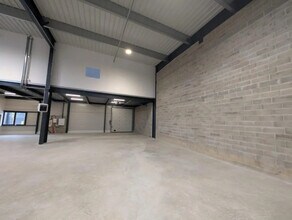 17 Rue Emile Levassor, Les Mureaux for lease Building Photo- Image 1 of 6