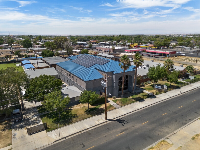 44339 Beech Ave, Lancaster, CA for lease - Primary Photo - Image 1 of 44