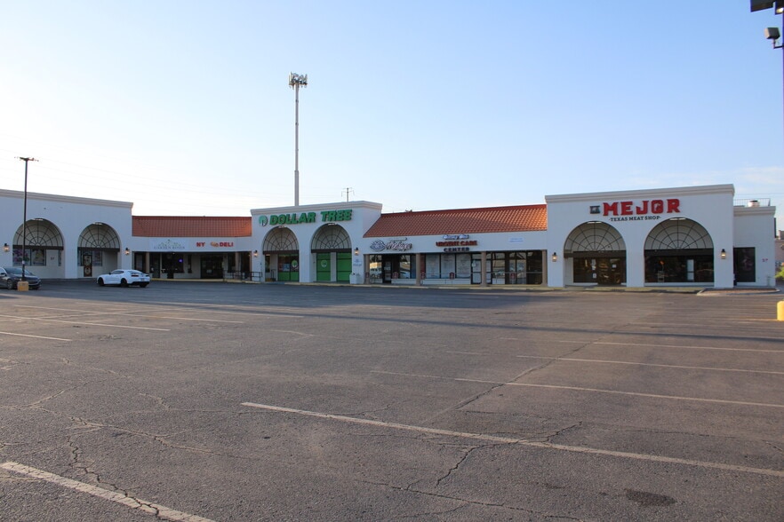 8041 N Mesa St, El Paso, TX for lease - Building Photo - Image 3 of 17