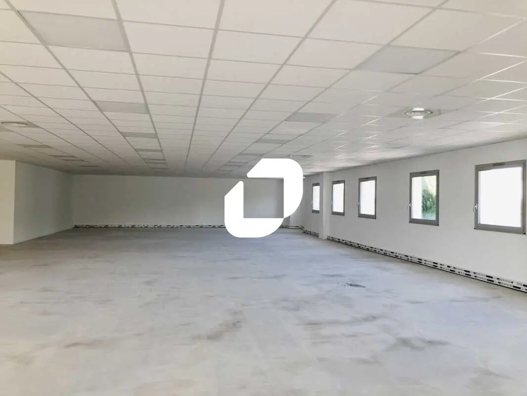 Office in Saint-Priest for lease Interior Photo- Image 1 of 7