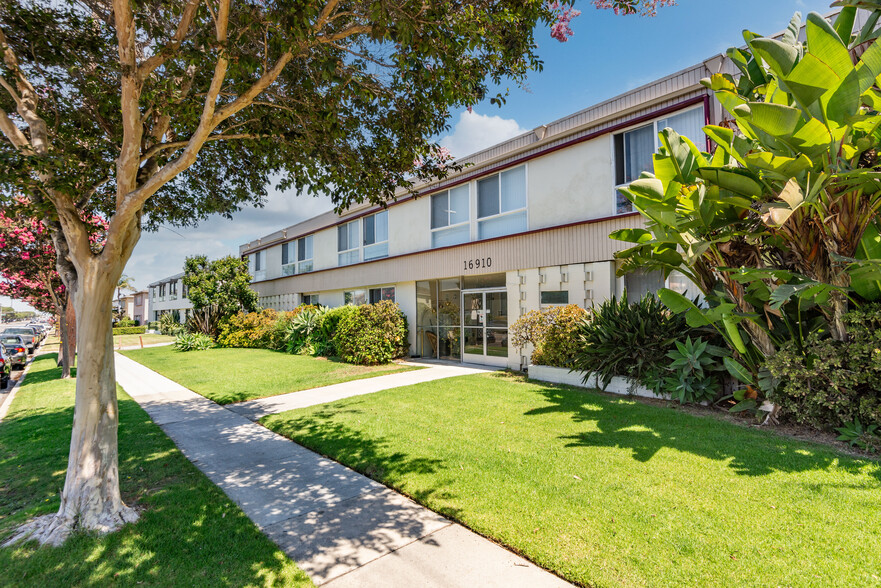 16910 Crenshaw Blvd, Torrance, CA for sale - Building Photo - Image 2 of 23