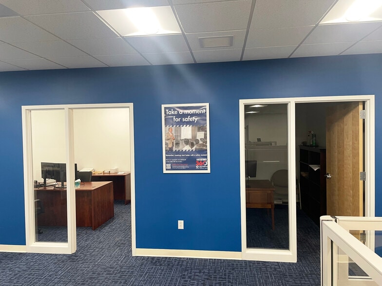 7 Rockingham Rd, Windham, NH for lease - Building Photo - Image 2 of 7