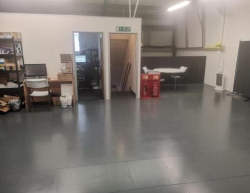 Martinfield, Welwyn Garden City for lease Interior Photo- Image 1 of 4