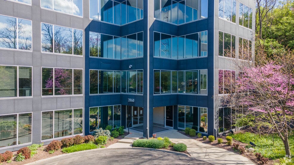 2060 Reading Rd, Cincinnati, OH for lease - Building Photo - Image 3 of 7