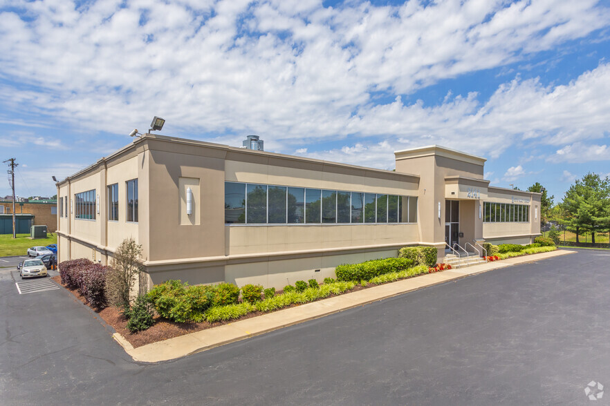 2141 Industrial Pky, Silver Spring, MD for lease - Primary Photo - Image 1 of 9