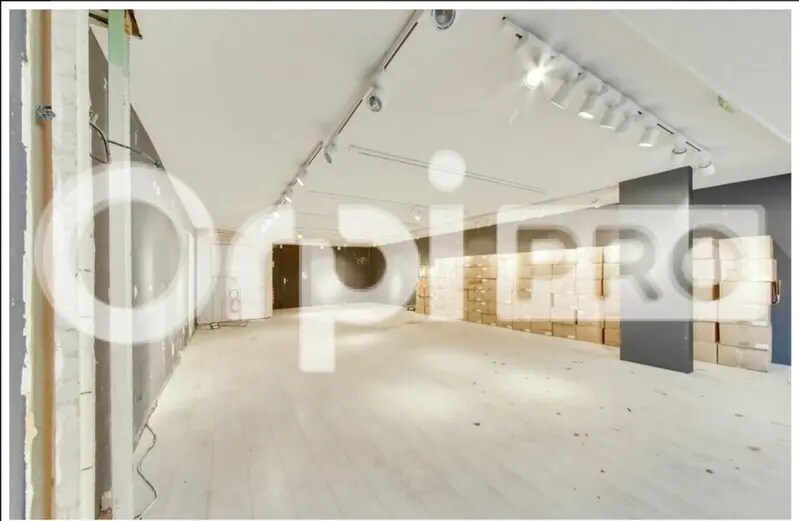 Retail in SAINT-PIERRE-D'OLERON for sale Interior Photo- Image 1 of 5