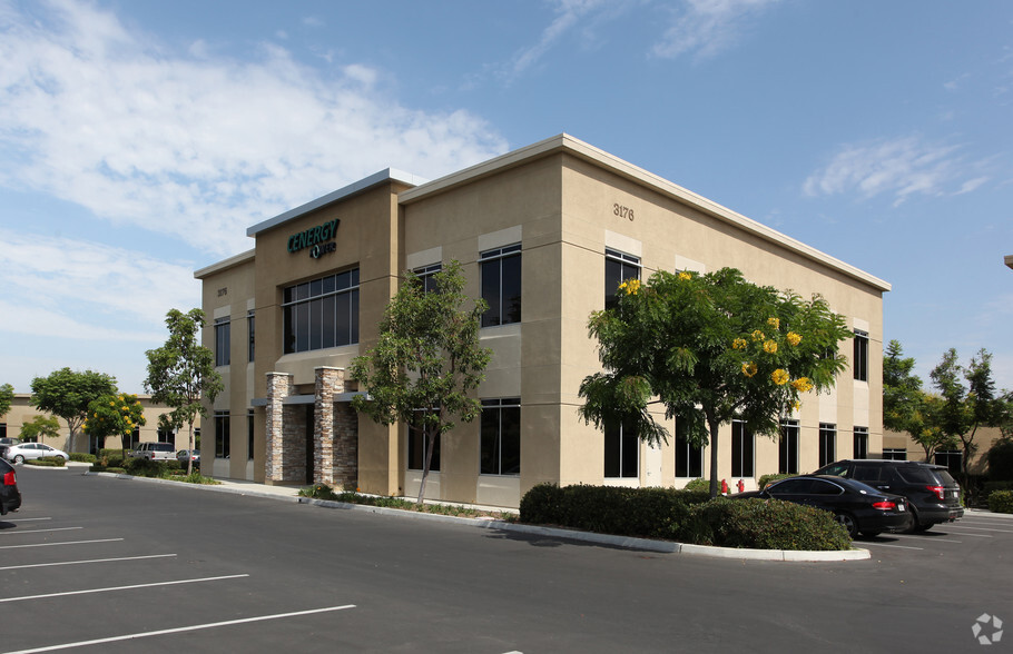 3176 Lionshead Ave, Carlsbad, CA for lease - Building Photo - Image 2 of 9