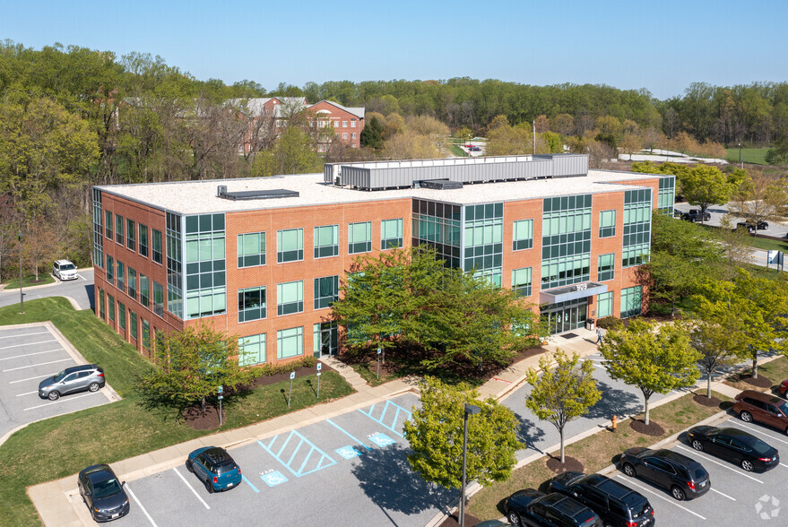 909 Ridgebrook Rd, Sparks, MD for sale - Primary Photo - Image 1 of 18