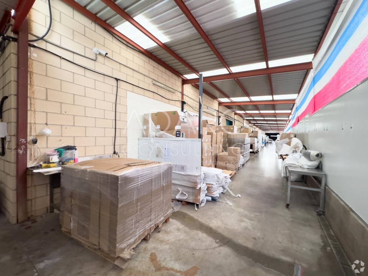 Industrial in Tres Cantos, Madrid for sale Primary Photo- Image 1 of 17