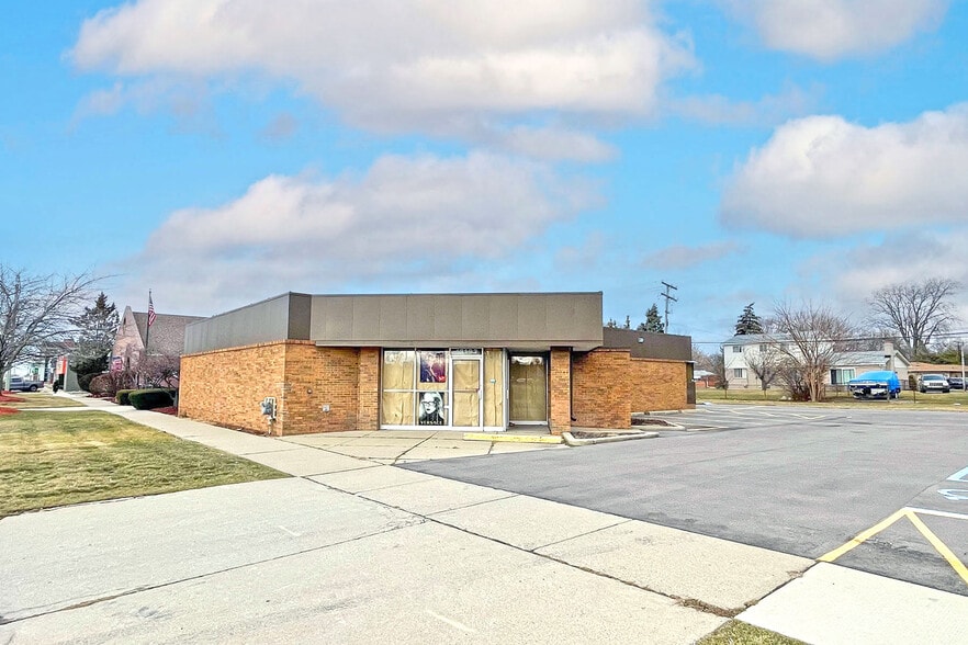 18193 E 8 Mile Rd, Eastpointe, MI 48021 Retail for Lease