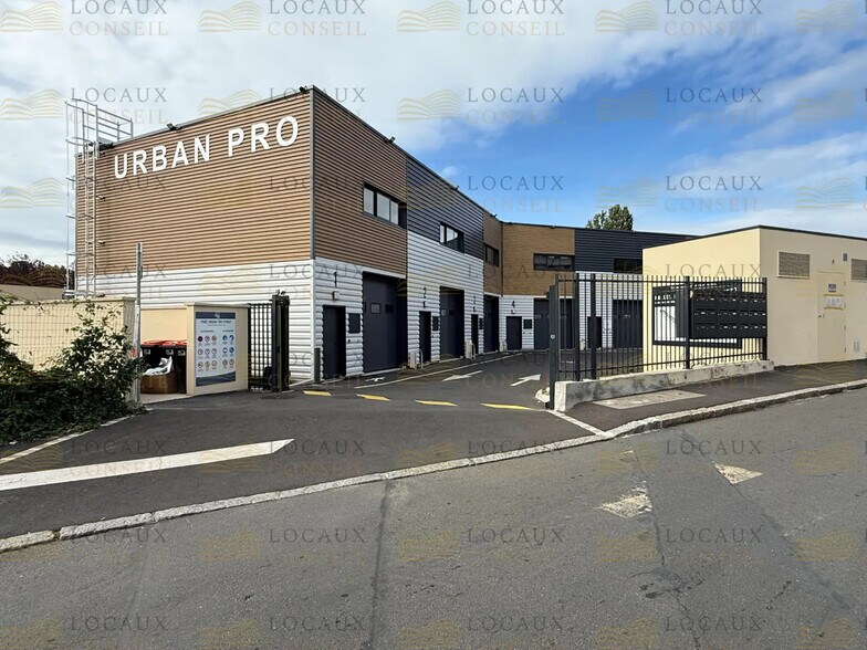 Flex in Épinay-sur-Seine for lease - Building Photo - Image 1 of 14