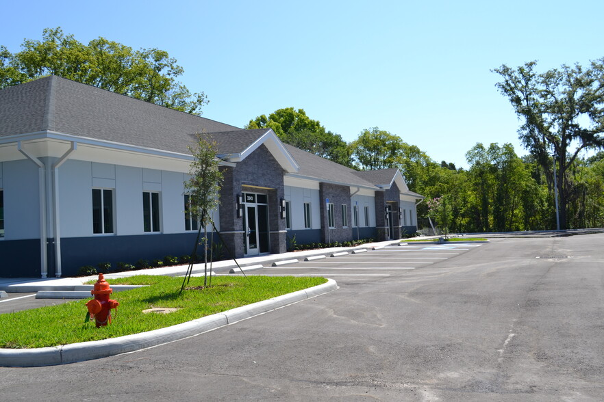 3331-3333 W Fletcher Ave, Carrollwood, FL for lease - Building Photo - Image 1 of 8