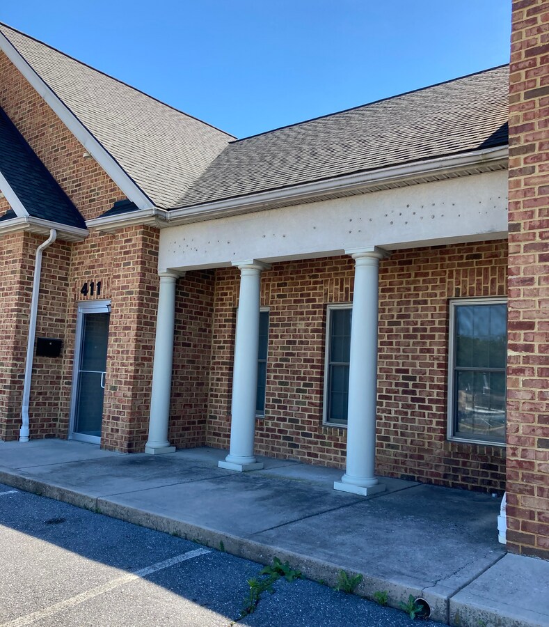411411 S Main St, Broadway, VA 22815 OFFICE CONDO HIGH TRAFFIC
