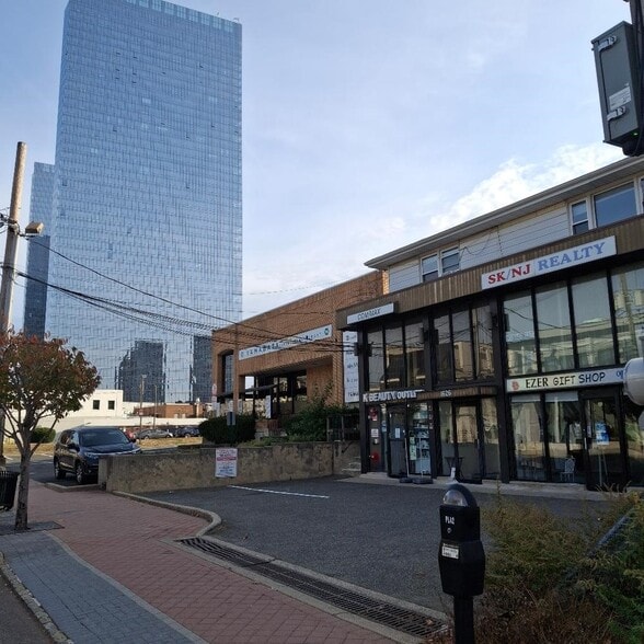 Portfolio Sale portfolio of 2 properties for sale on LoopNet.com - Primary Photo - Image 1 of 2