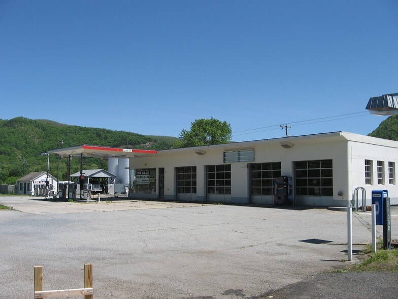 1027 Rockbridge Rd, Glasgow, VA 24555