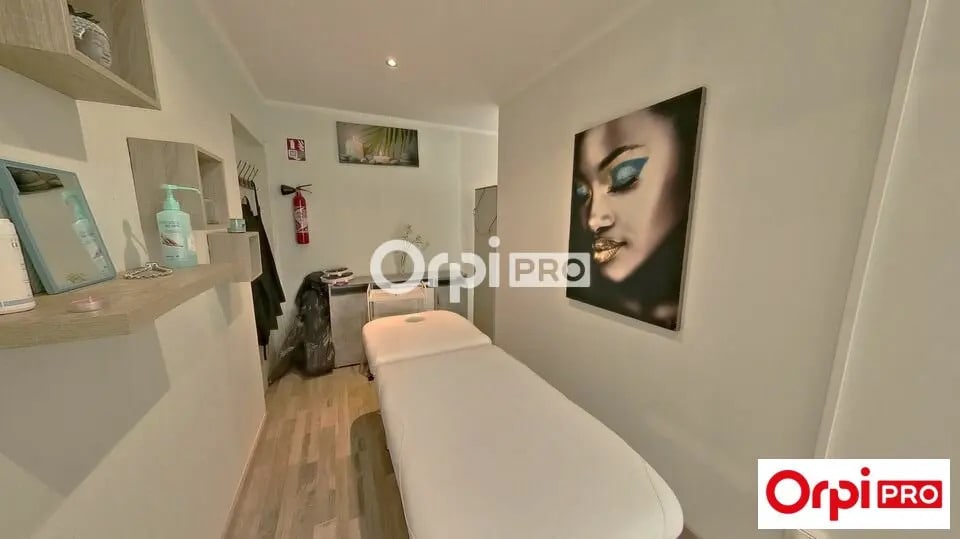 Retail in Lille for lease - Interior Photo - Image 2 of 4