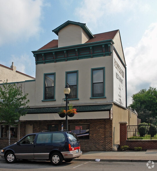 701-707 Monmouth St portfolio of 3 properties for sale on LoopNet.com - Primary Photo - Image 3 of 3