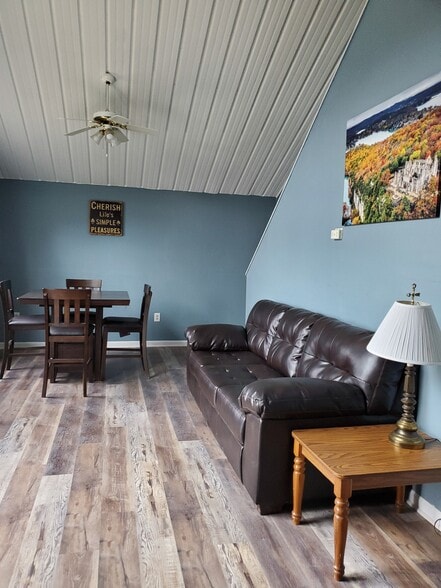 267 Runaway Dr, Climax Springs, MO for sale - Building Photo - Image 2 of 20