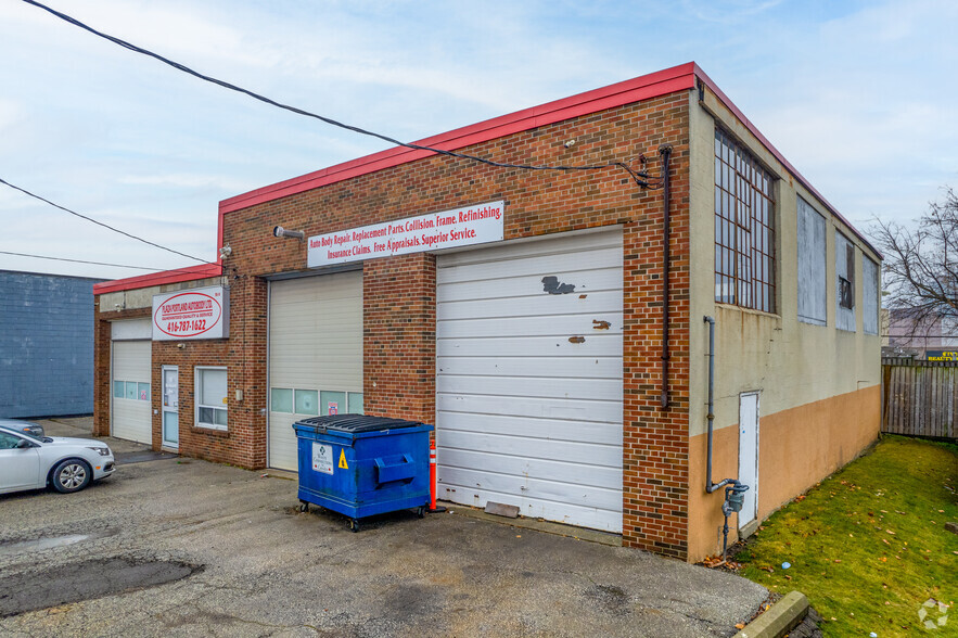 15 Bentworth Ave, Toronto, ON for sale - Building Photo - Image 2 of 20