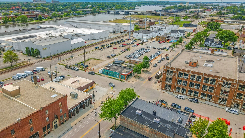 201 S Broadway, Green Bay, WI for sale - Building Photo - Image 3 of 37