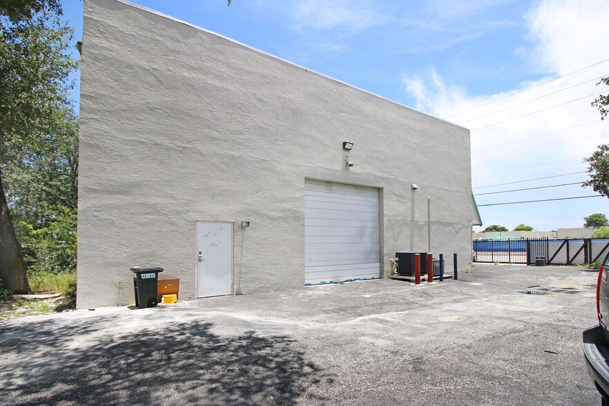 850 SW 14th Ct, Pompano Beach, FL for lease - Building Photo - Image 3 of 37