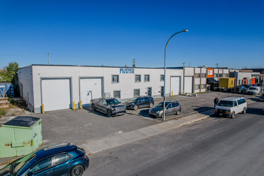 8295-8305 Creusot Rue, Montréal, QC for lease - Building Photo - Image 2 of 9