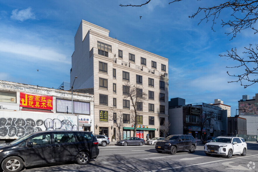 13517 Northern Blvd, Flushing, NY for sale - Building Photo - Image 3 of 5