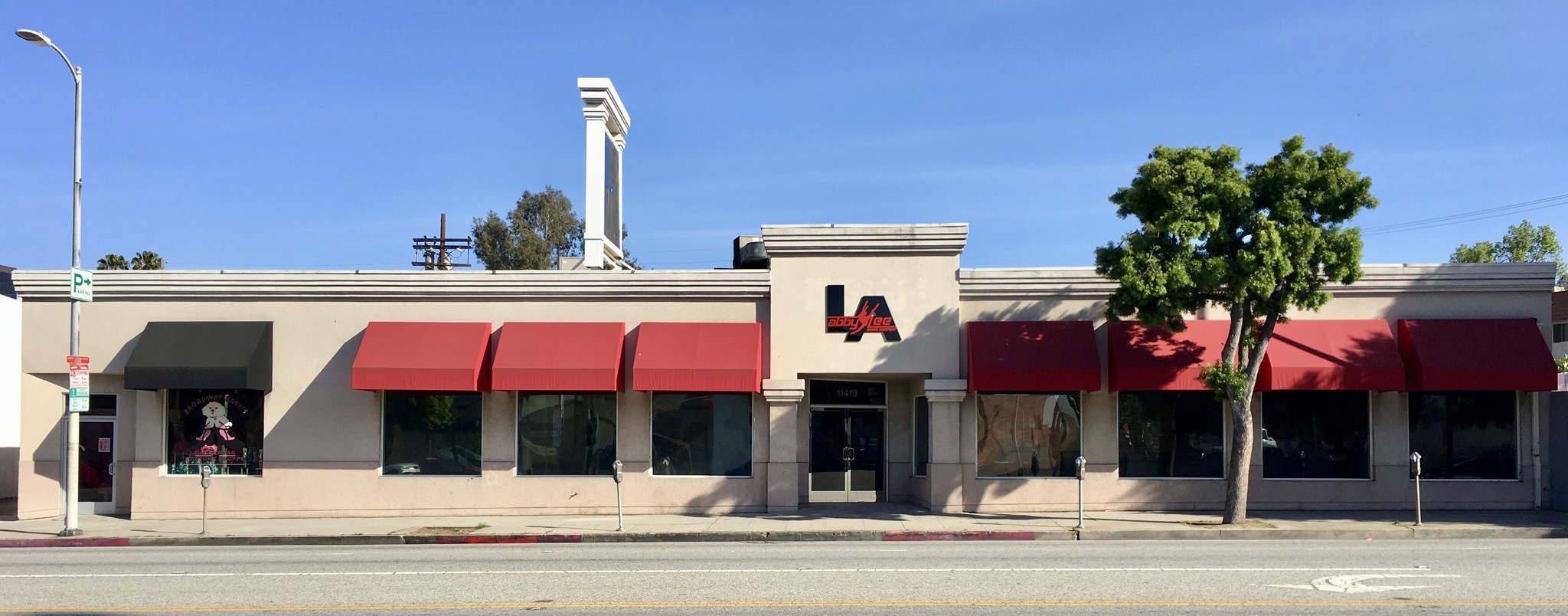 11419 Santa Monica Blvd, Los Angeles, CA for sale Primary Photo- Image 1 of 1