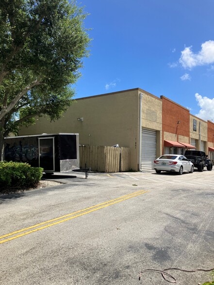 11901 SW 144th Ct, Miami, FL for sale - Building Photo - Image 2 of 4