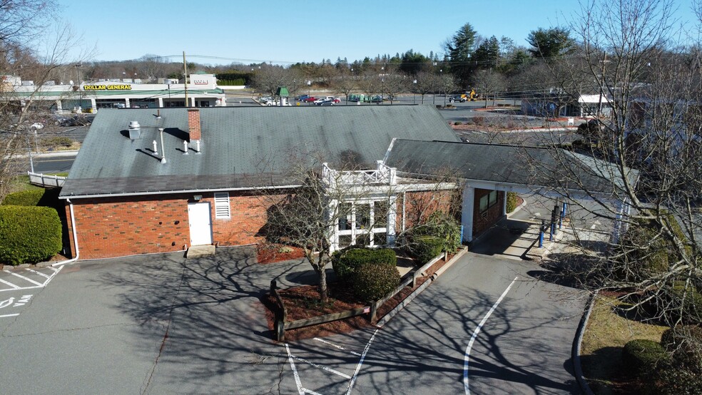 494 Newton St, South Hadley, MA for lease - Building Photo - Image 2 of 6