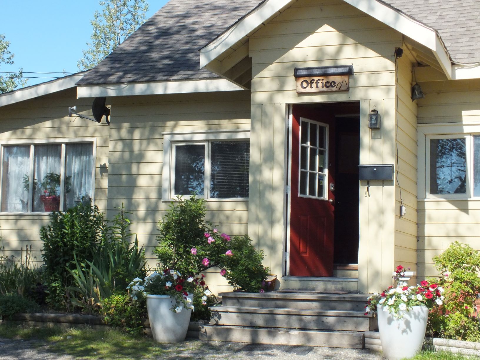 6101 Likely Rd, Cariboo, BC V0L 1N0 Hospitality for Sale